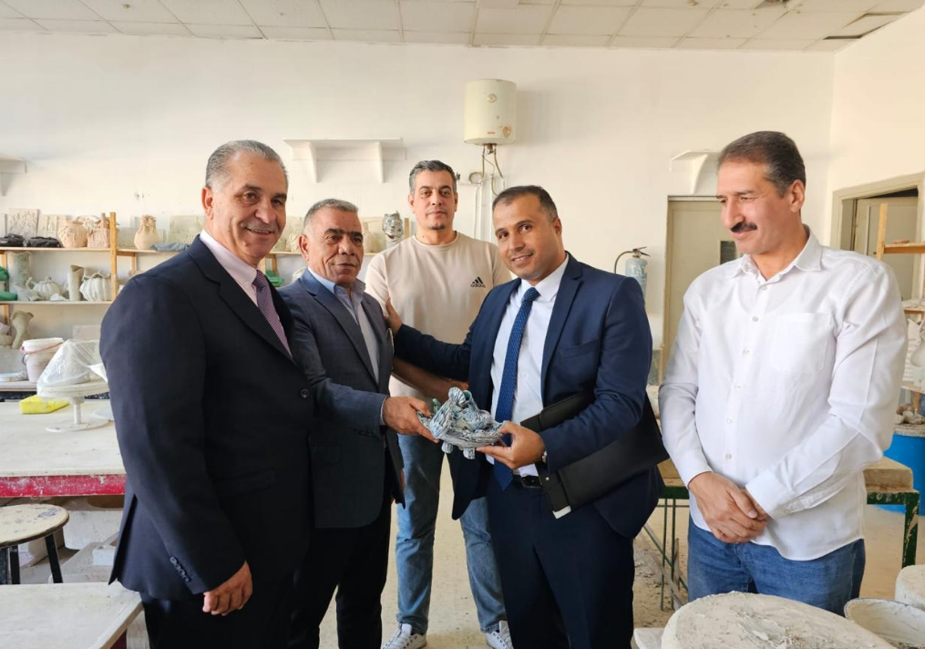 وفد من مدرسة الاستخبارات العسكرية يزور كلية الإعلام في جامعة اليرموك