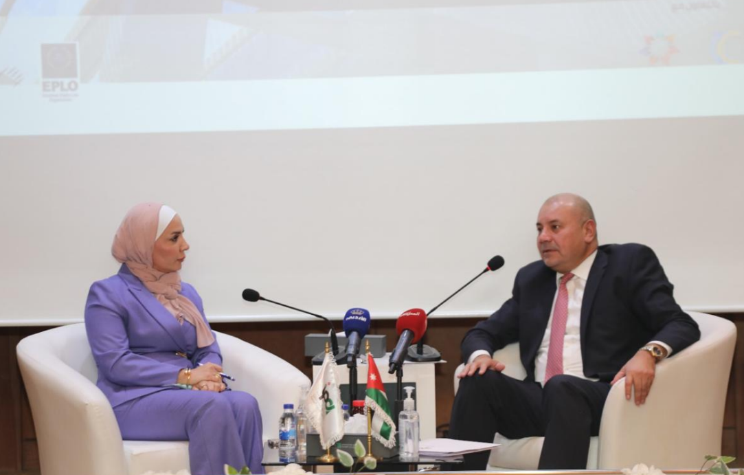 العودات يحاور مشاركي الدبلوم الاحترافي السياسات والإدارة العامة 