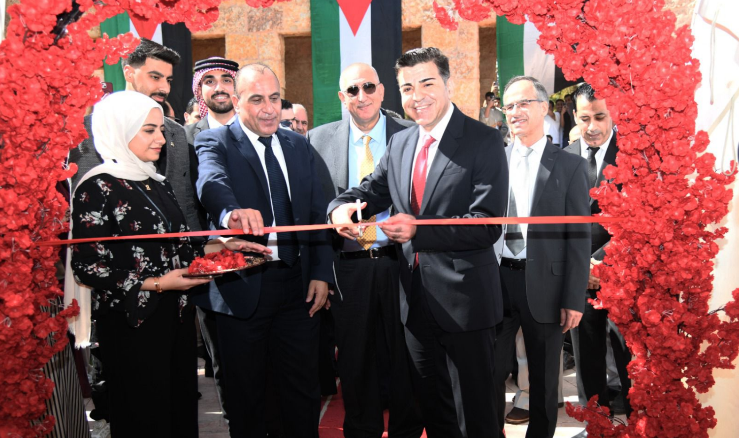 جامعة العلوم والتكنولوجيا تطلق الخيمة الإرشادية اصنع طريقا للطلبة المستجدين