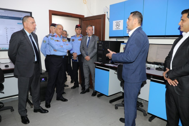 وزير الداخلية ومدير الأمن العام يزوران إدارة حماية الأسرة والأحداث