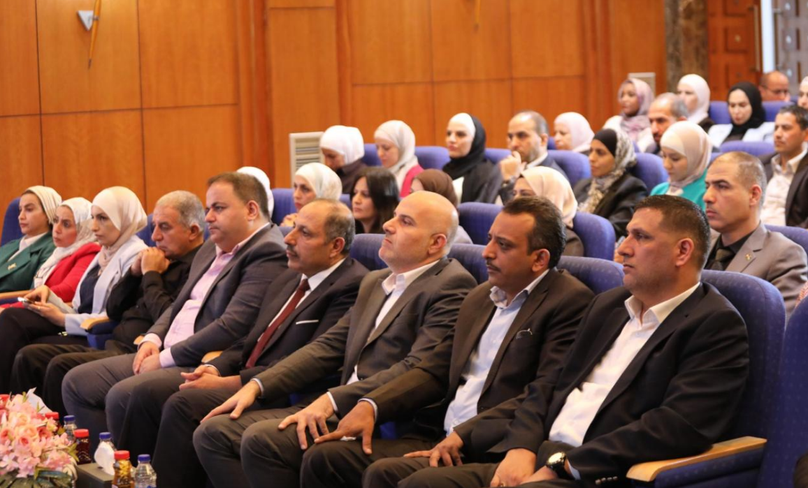 العودات يحاور مشاركي الدبلوم الاحترافي السياسات والإدارة العامة 