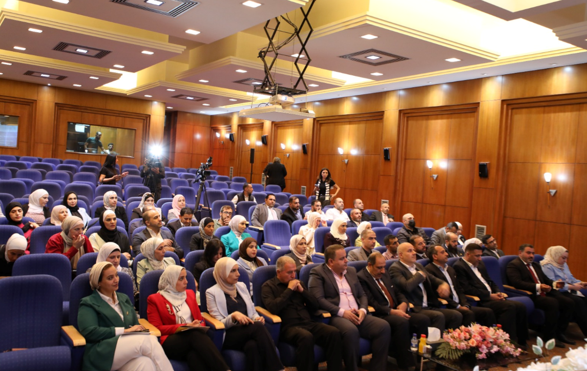 العودات يحاور مشاركي الدبلوم الاحترافي السياسات والإدارة العامة 