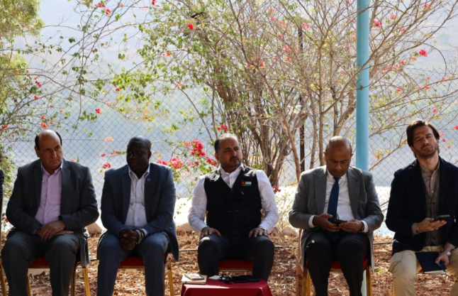 الفاو وسلطة وادي الأردن يطلعان على المشروع التجريبي لنظام الطاقه الشمسيه العائم في سد الملك طلال