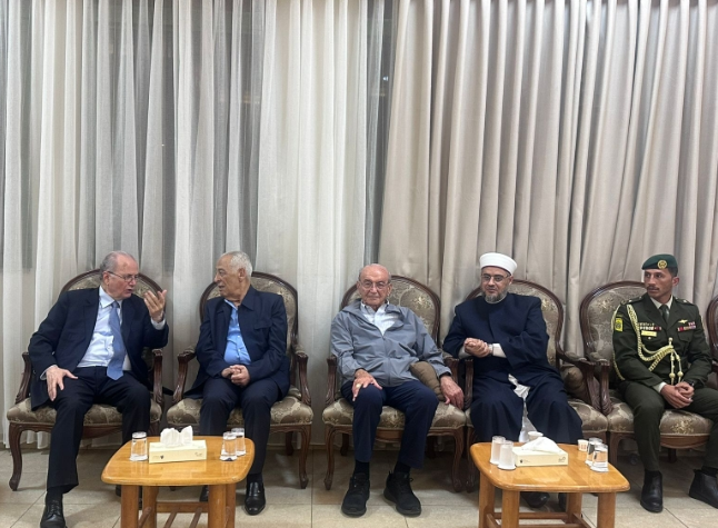 مندوبا عن جلالة الملك وسمو ولي العهد...رئيس الديوان الملكي يعزي بوفاة شقيق رئيس الوزراء الفلسطيني