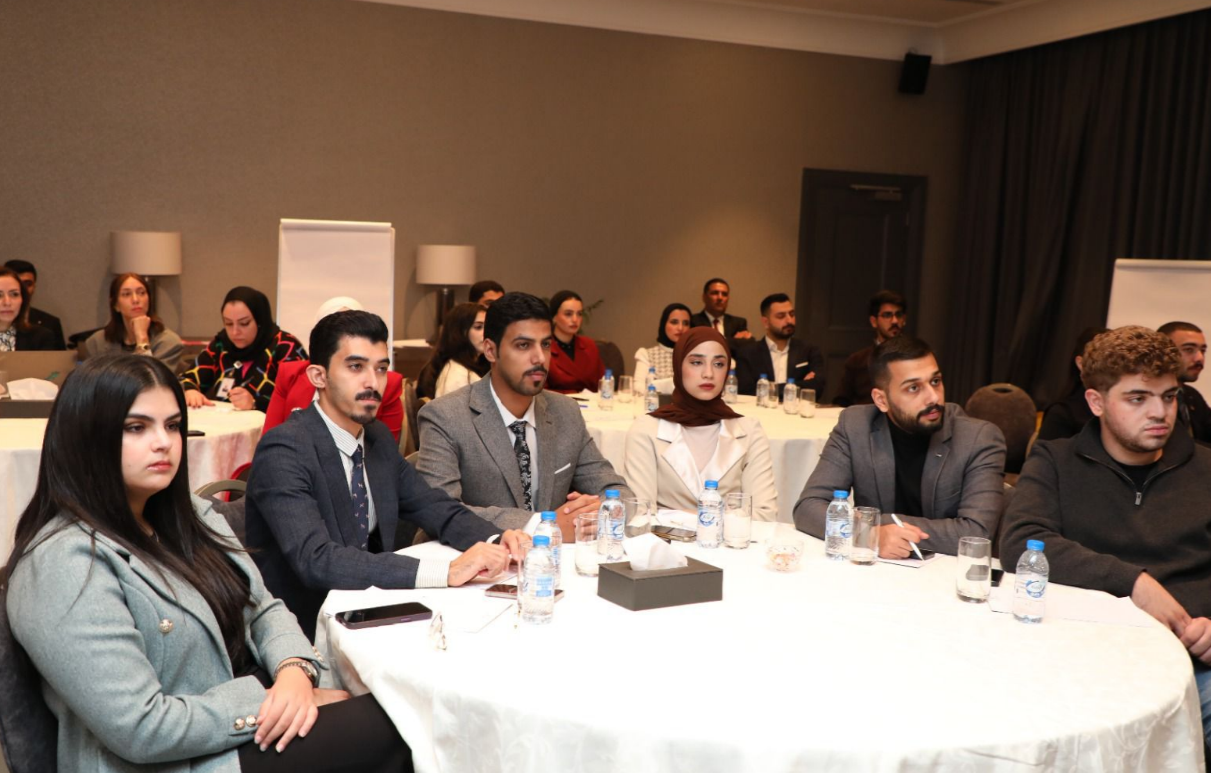 العودات يحاور شابات وشباب الزمالة البرلمانية 