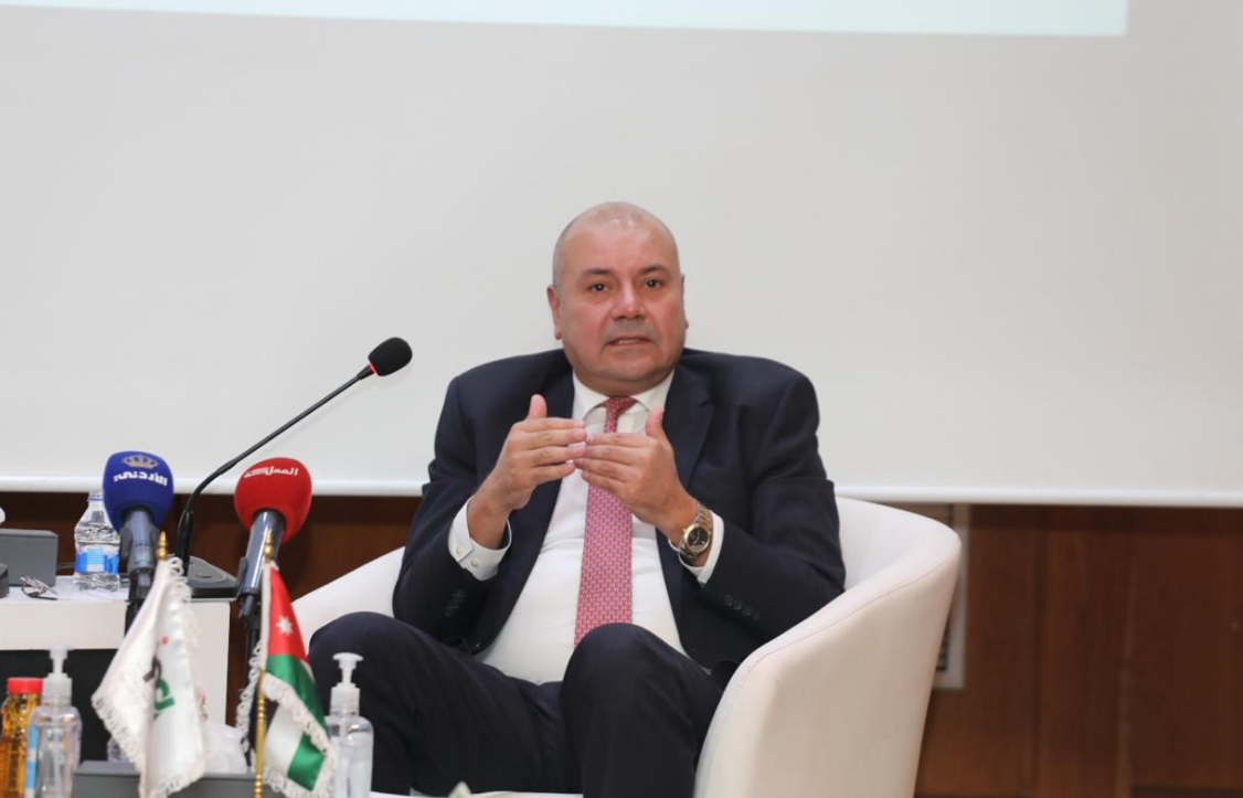 العودات يحاور مشاركي الدبلوم الاحترافي السياسات والإدارة العامة 