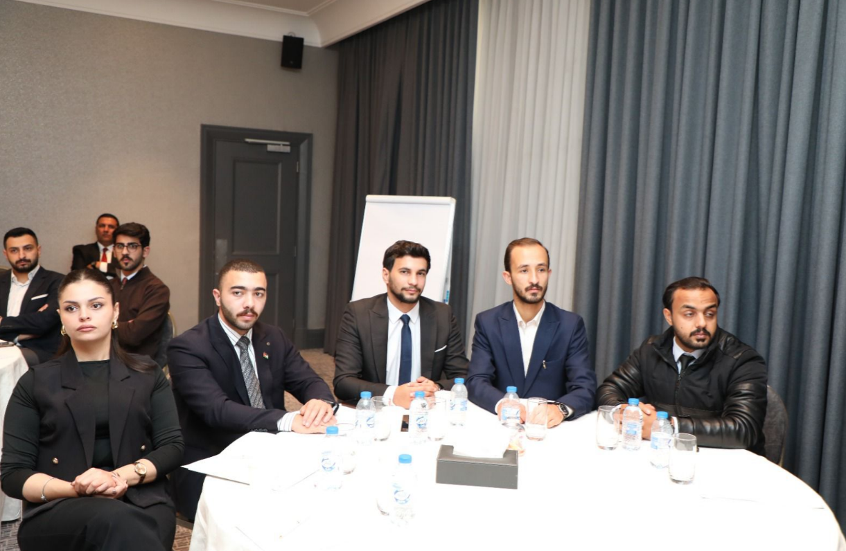 العودات يحاور شابات وشباب الزمالة البرلمانية 