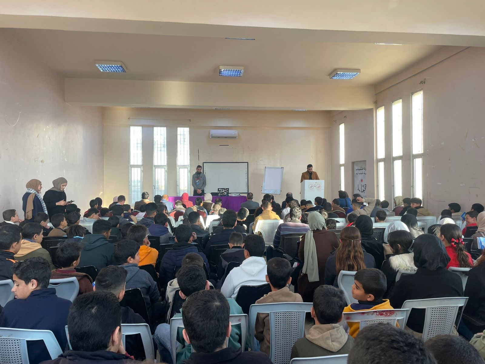 نشاط حول الذكاء الاصطناعي وإفطار خيري في مركز شباب وشابات الصريح