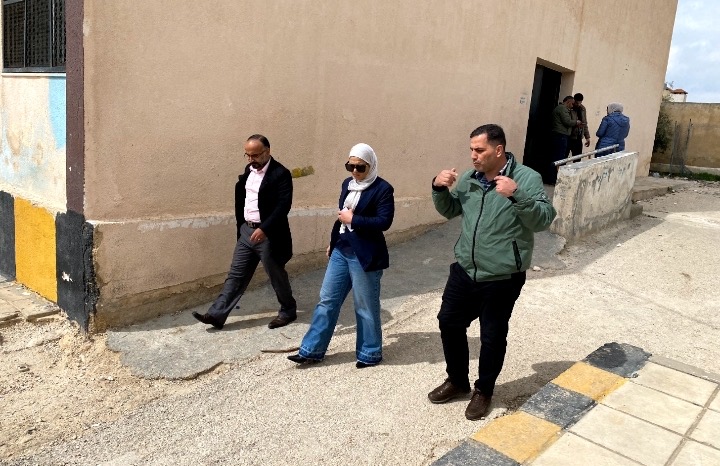 الخريشا تشيد بتطبيق الأنظمة والتعليمات بروح تربوية محفزة