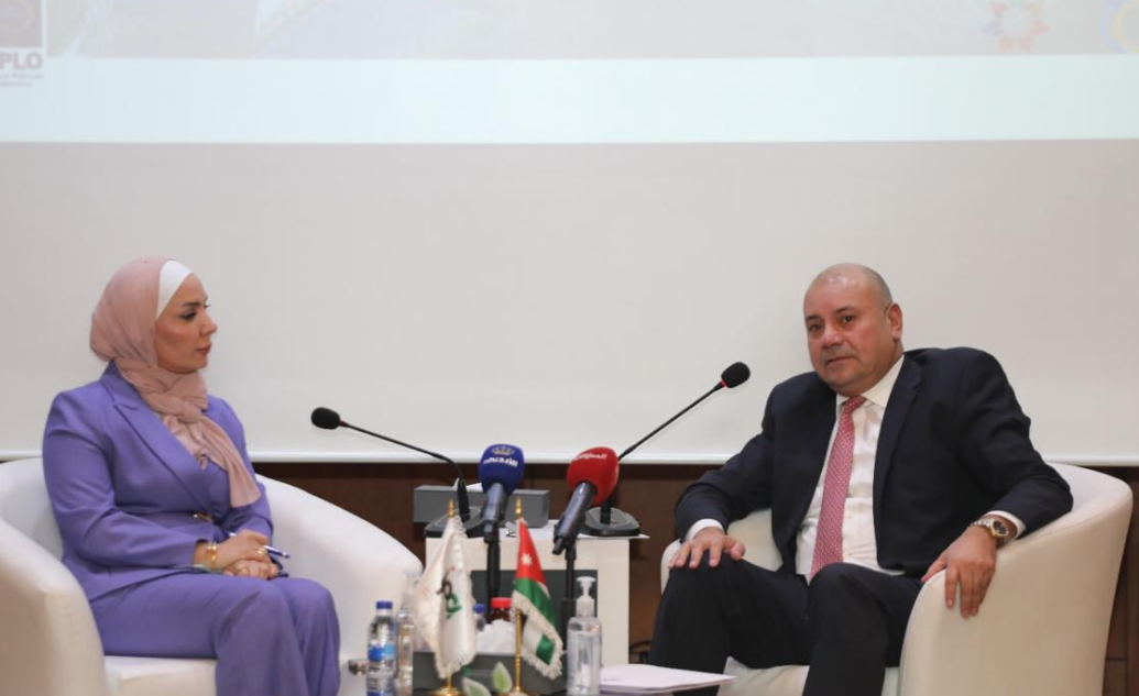 العودات يحاور مشاركي الدبلوم الاحترافي السياسات والإدارة العامة 