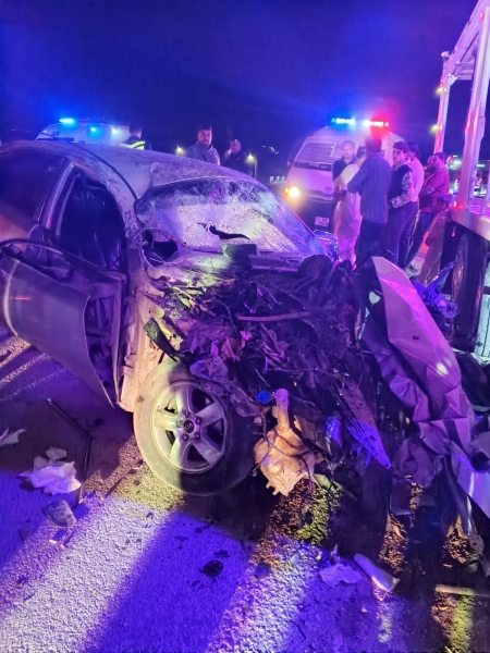 صور - حادث تصادم بين مركبتين على طريق جابر