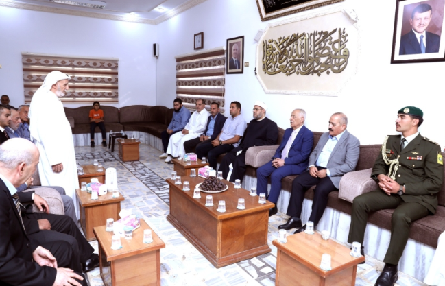 مندوبا عن الملك وولي العهد. العيسوي يعزي عشيرتي الدلابيح والعكور