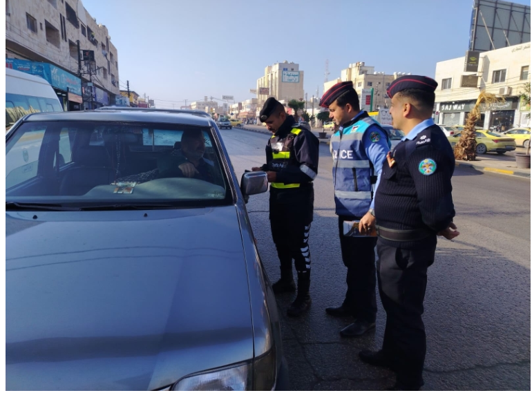 بالصور...الأمن العام يواصل حملة تفقد جاهزية المركبات استعدادا للشتاء