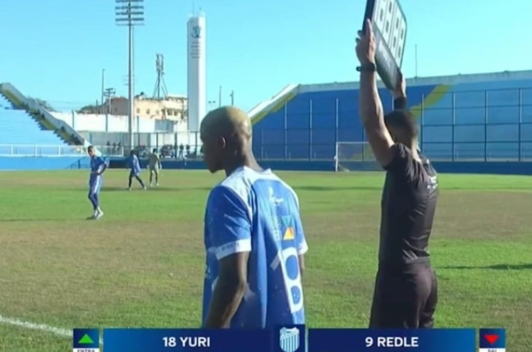 من السجن إلى الملعب.. لاعب برازيلي يخوض النهائي بسوار المراقبة