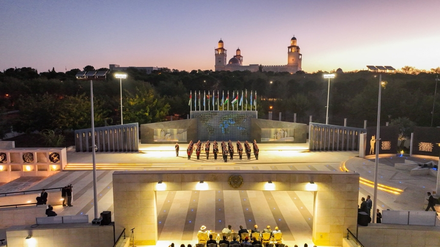 الشواربة يفتتح مشروع الأعمال الفنية في الممر التاريخي. (صور)