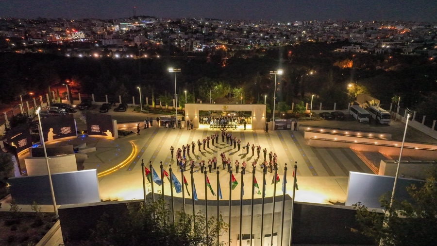 الشواربة يفتتح مشروع الأعمال الفنية في الممر التاريخي. (صور)