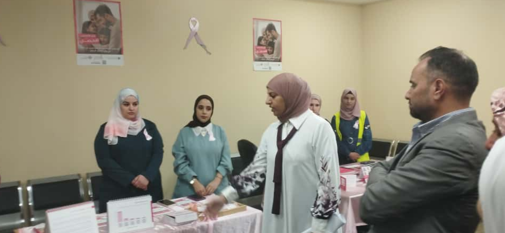 مستشفى الطفيلة الحكومي يقيم فعاليات تثقيفية بمناسبة أكتوبر الوردي 