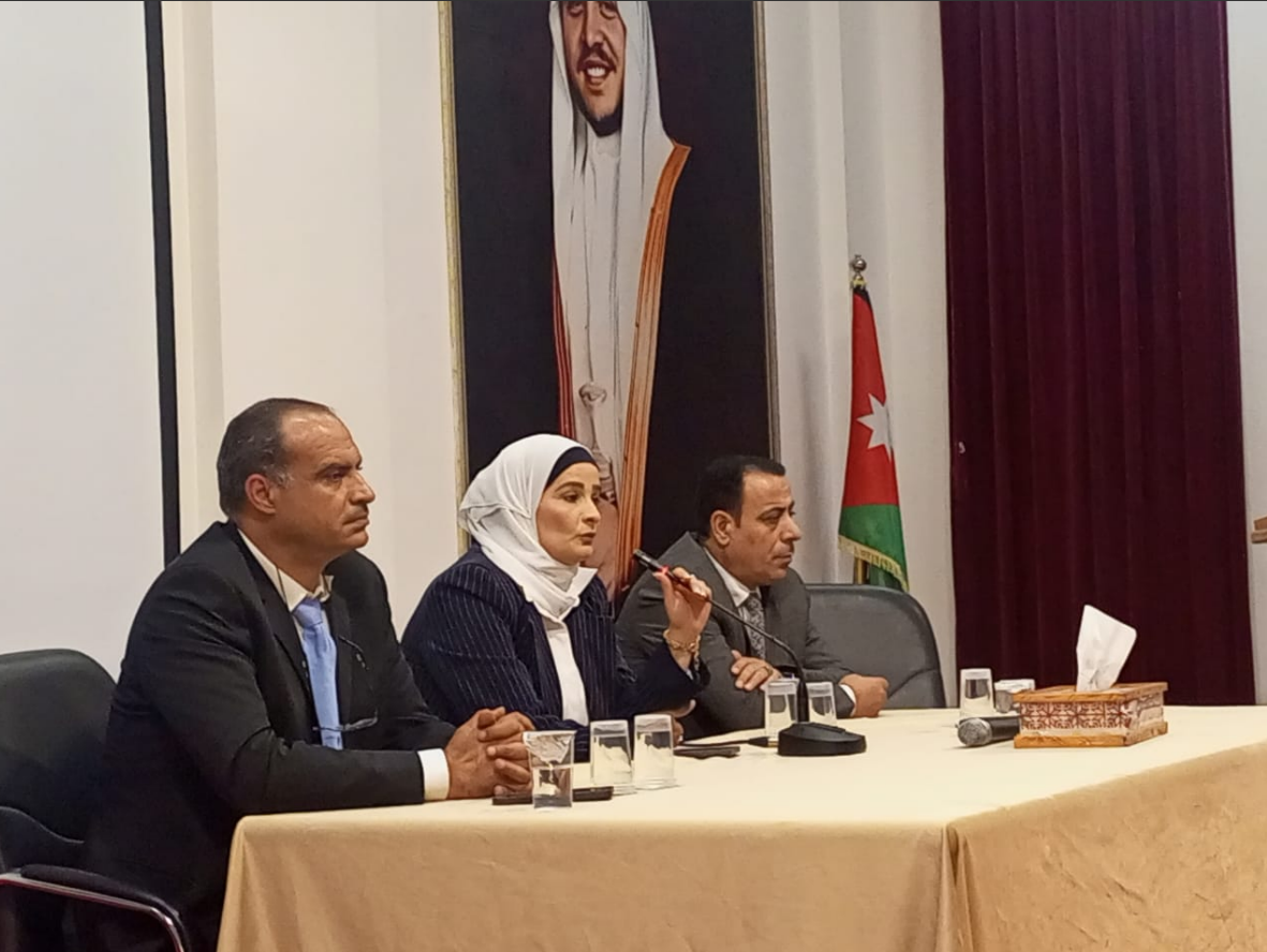 السواريس تترأس اجتماعا موسعا لمديري مدارس لواء سحاب ومديراتها.