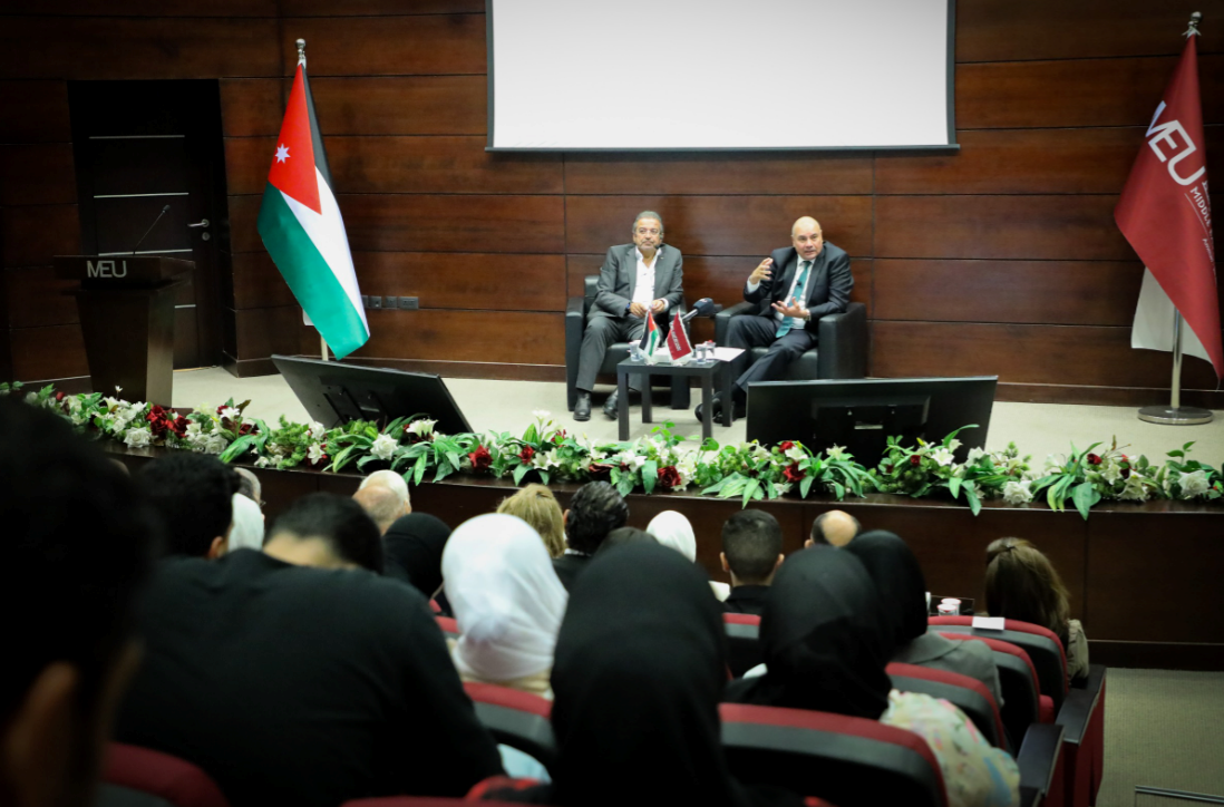 العودات يحاور طلبة جامعة الشرق الأوسط