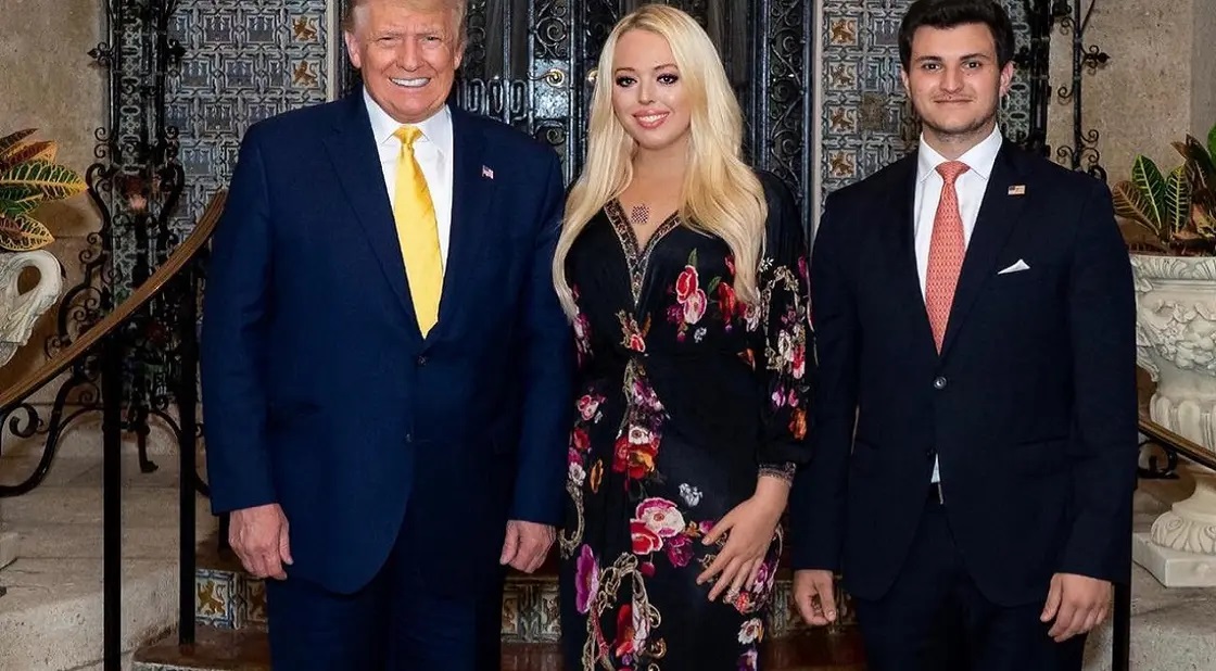 شاهد ترامب يحمل حفيده اللبناني.. والإبنة تيفاني تعلق