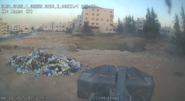 بالصور...أمانة عمان توضح تفاصيل حادثة تفريغ حاوية تحتوي على فحم مشتعل