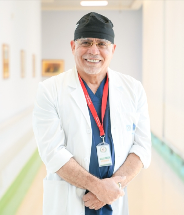 الدكتور محمد خريس الرائد والمطور في جراحة السمنة بالمنظار .. مسيرة حافلة بالعطاء