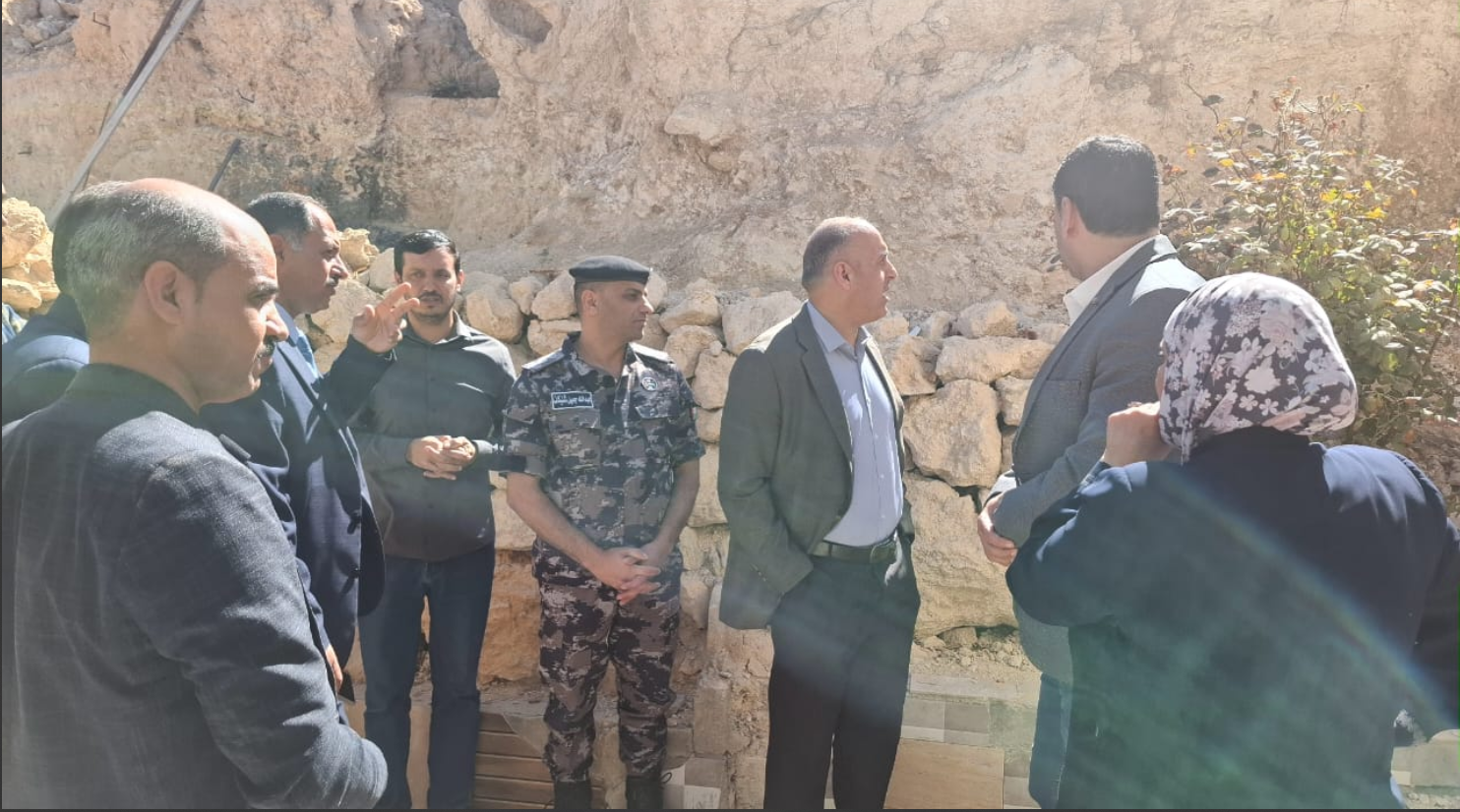 انهيارات صخرية تحدث أضرارا لأحد المنازل في الطفيلة .