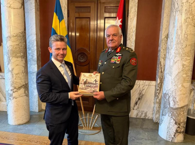 رئيس هيئة الأركان المشتركة يلتقي وزير الدفاع السويدي ونائب وزير الخارجية