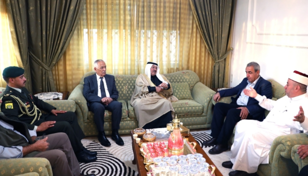 مندوبا عن الملك وولي العهد.. العيسوي يقدم واجب العزاء إلى الحنيطي وأبو مهنا والزيود