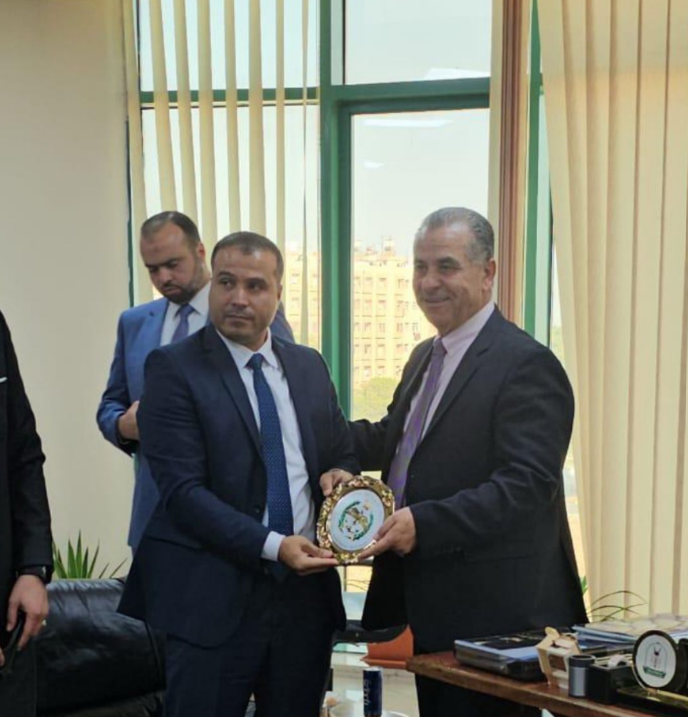 وفد من مدرسة الاستخبارات العسكرية يزور كلية الإعلام في جامعة اليرموك