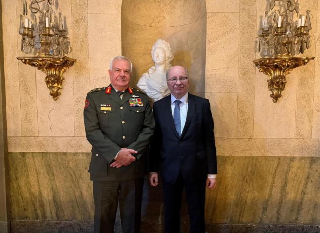 رئيس هيئة الأركان المشتركة يلتقي وزير الدفاع السويدي ونائب وزير الخارجية