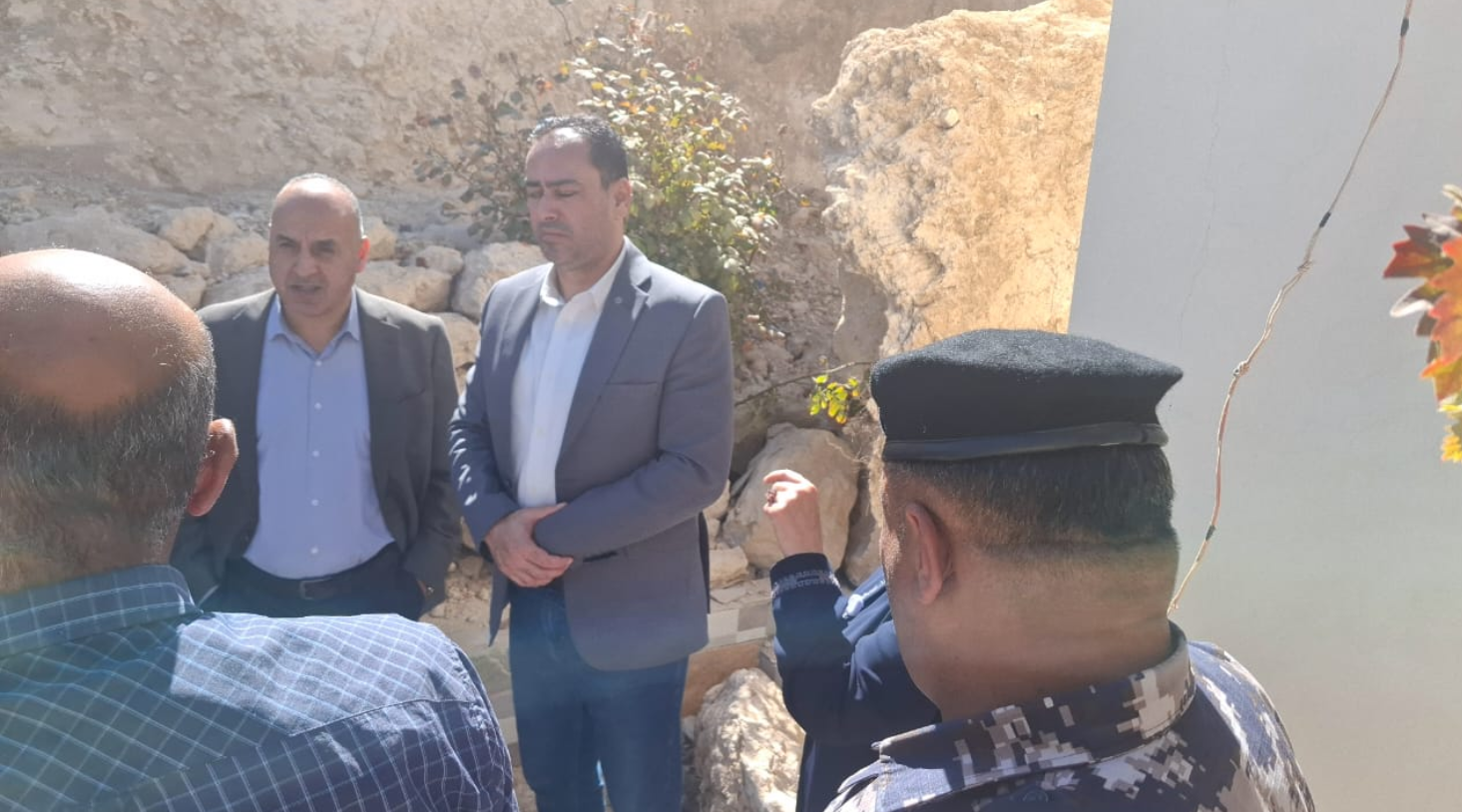 انهيارات صخرية تحدث أضرارا لأحد المنازل في الطفيلة .