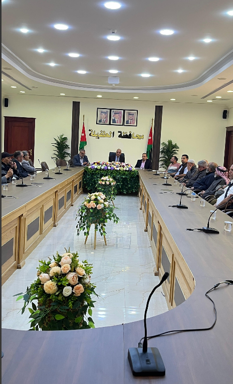 دار المحافظة في الطفيلة تشهد مجددا لقاءات لبحث مبادرة تنظيم الظواهر الاجتماعية .