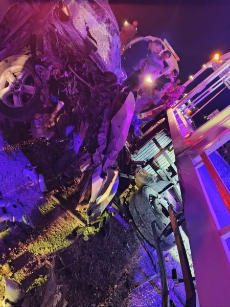 صور - حادث تصادم بين مركبتين على طريق جابر