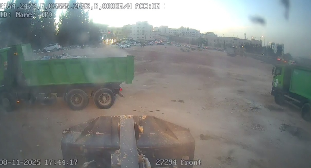 بالصور...أمانة عمان توضح تفاصيل حادثة تفريغ حاوية تحتوي على فحم مشتعل