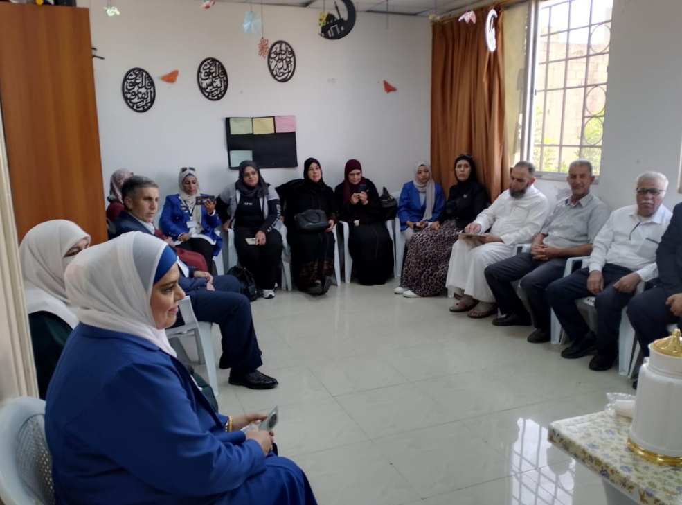 محاضرة حول الفقر والإدمان في مركز شابات المزار الشمالي