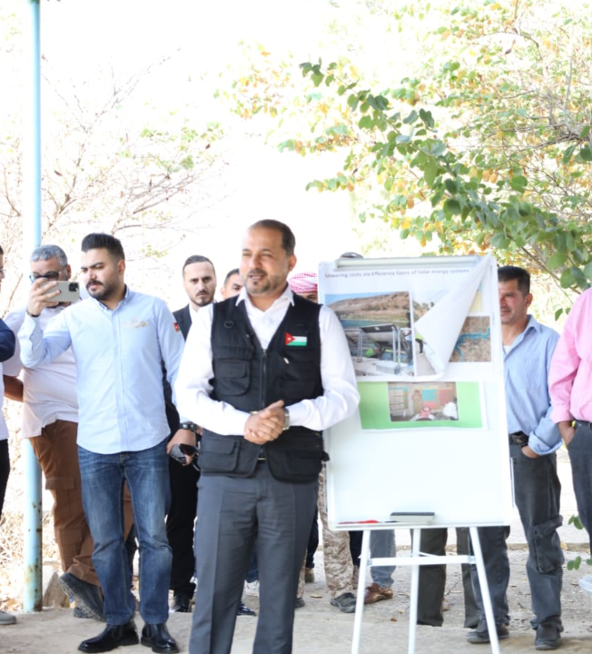 الفاو وسلطة وادي الأردن يطلعان على المشروع التجريبي لنظام الطاقه الشمسيه العائم في سد الملك طلال