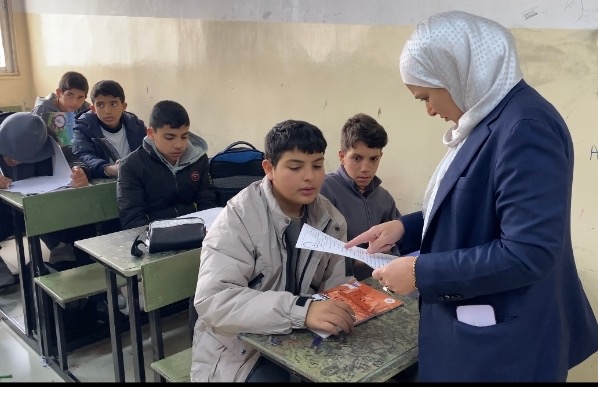 الخريشا تشيد بتطبيق الأنظمة والتعليمات بروح تربوية محفزة