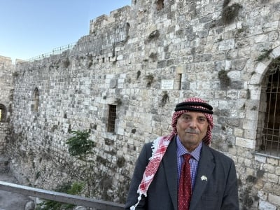 مواطن أردني يثير الجدل بزيارة الكنيست وحائط البراق - صور