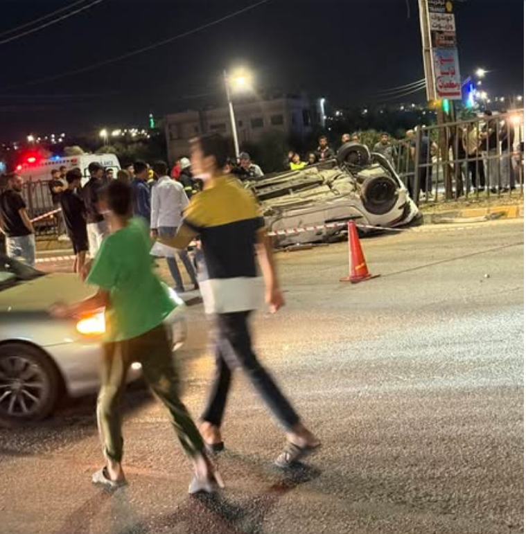 بالصور...تدهور مركبة وانقلابها في شارع الستين غرب اربد