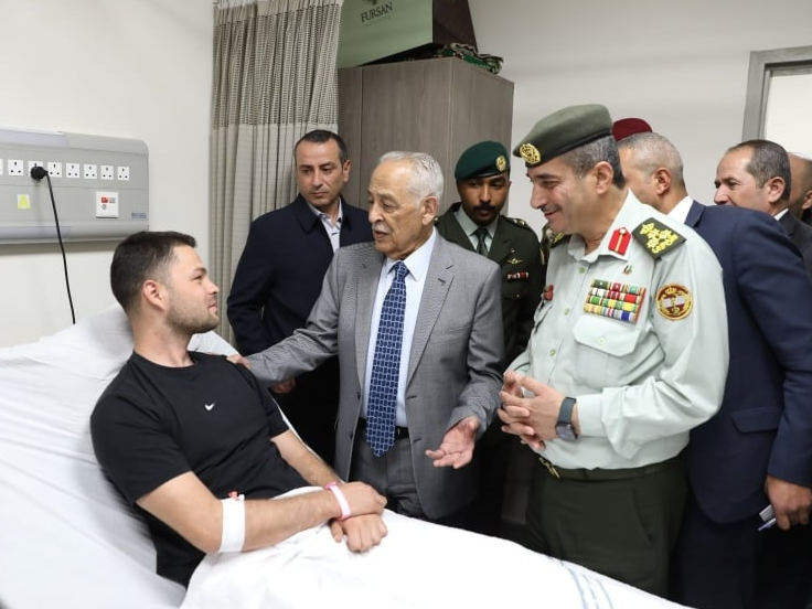 العيسوي يطمئن على صحة مصابي المداهمة الأمنية بالرمثا