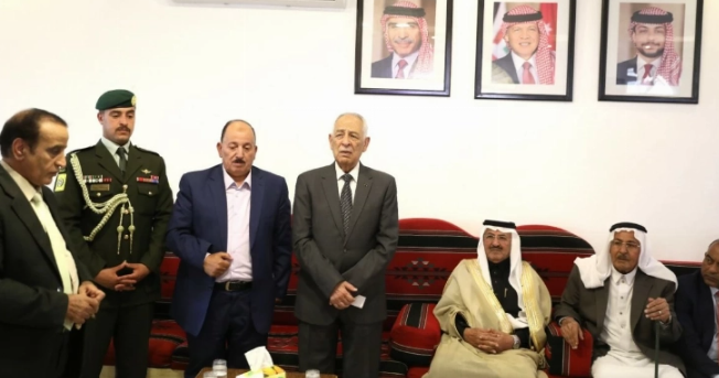 مندوبا عن الملك وولي العهد.. العيسوي يقدم واجب العزاء إلى الحنيطي وأبو مهنا والزيود