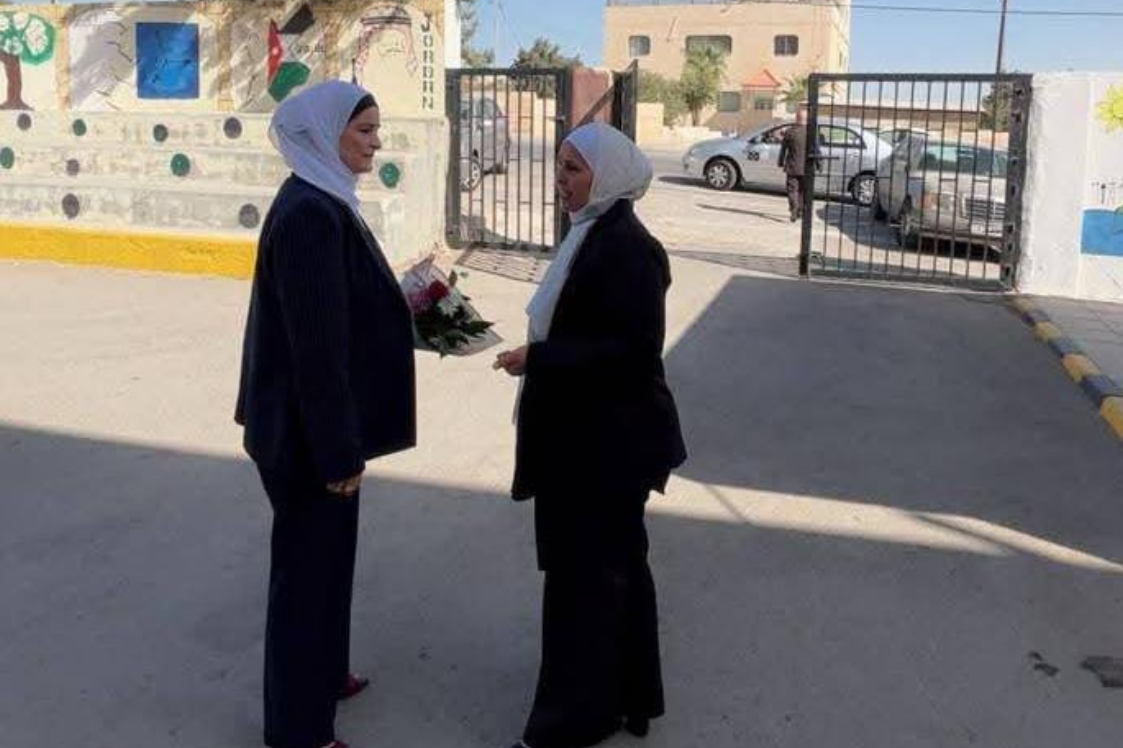 السواريس تواصل متابعة سير العمل في مدرسة العبدلية الثانوية المختلطة.