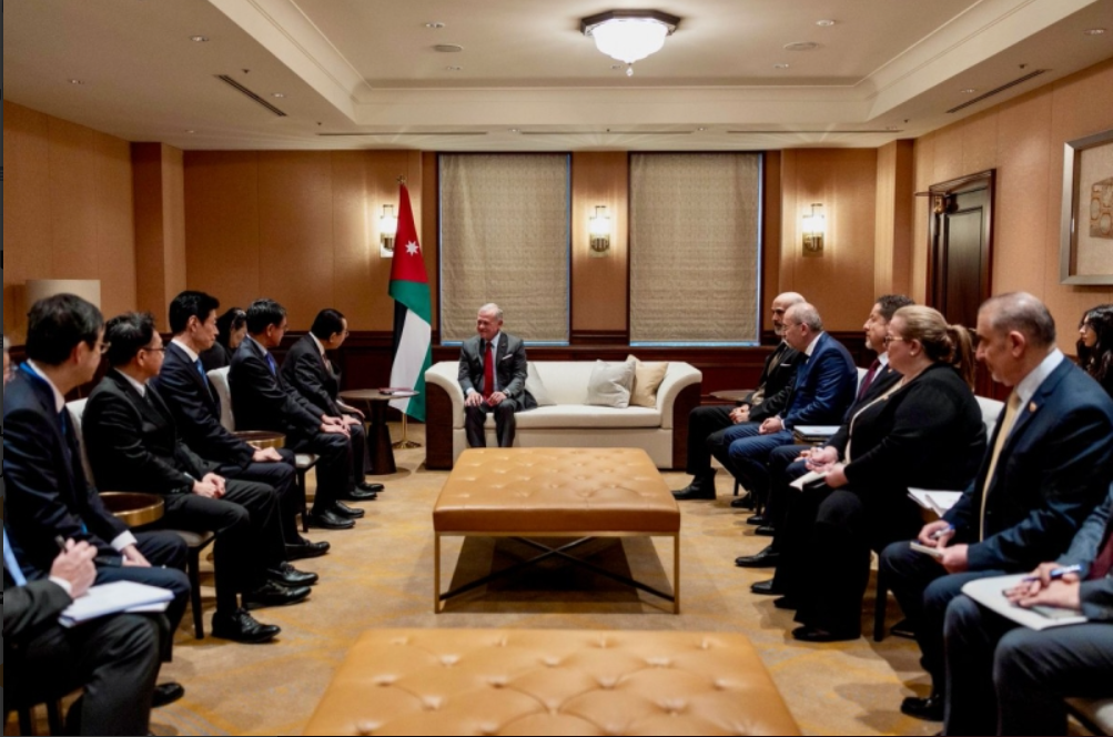 الملك يعقد لقاءات مع قادة في البرلمان الياباني