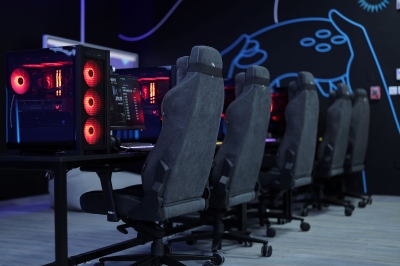 الأمير عمر بن فيصل يفتتح أكاديمية زين للرياضات الإلكترونية وتطوير الألعاب الإلكترونية في الجامعة الأردنية